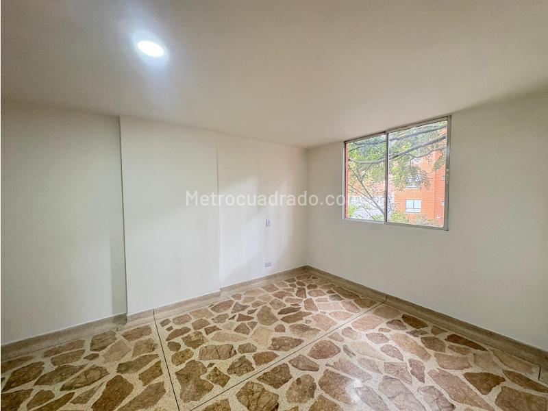 Amplio Apartamento de 3 Alcobas en Castellana - 8