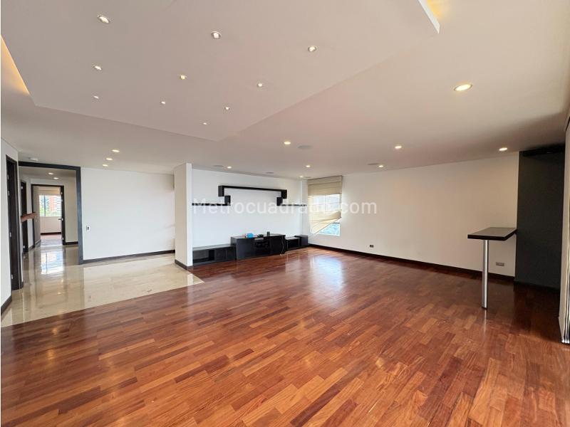 4BR Apartment for Rent in Poblado La Calera with Balcony & 3 Parking - 3