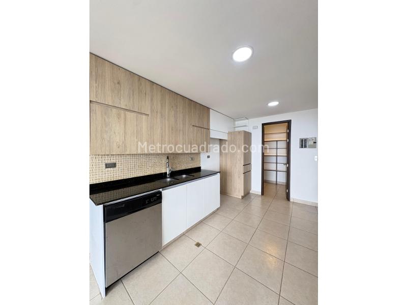 4BR Apartment for Rent in Poblado La Calera with Balcony & 3 Parking - 6