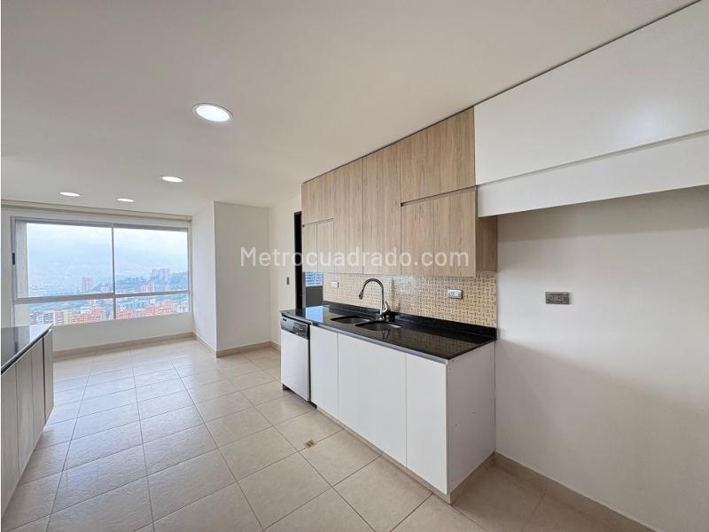 4BR Apartment for Rent in Poblado La Calera with Balcony & 3 Parking - 8