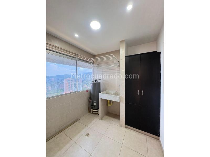 4BR Apartment for Rent in Poblado La Calera with Balcony & 3 Parking - 9