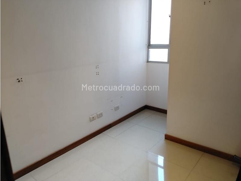 2BR Apartment with Balcony and Study in Conquistadores - 4