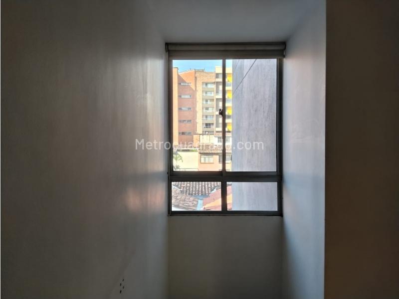 2BR Apartment with Balcony and Study in Conquistadores - 8