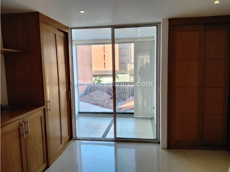 2BR Apartment with Balcony and Study in Conquistadores - 9