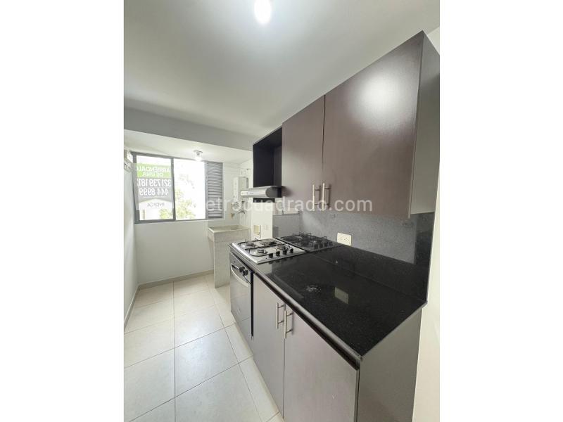 Spacious 3BR Apartment in Castellana - 2