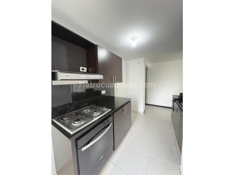 Spacious 3BR Apartment in Castellana - 4