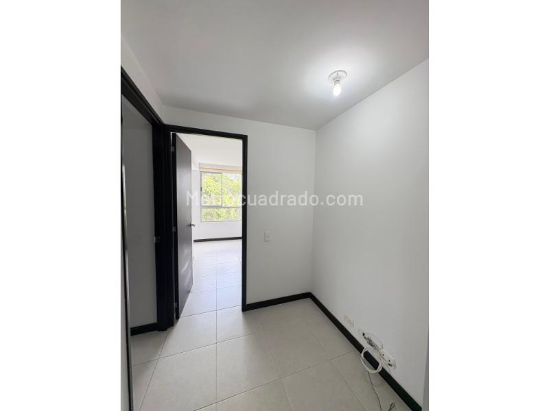 Spacious 3BR Apartment in Castellana - 8
