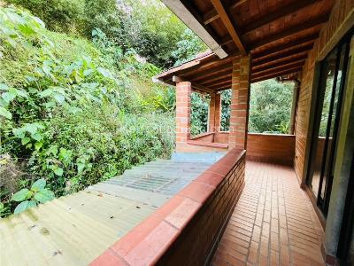 Casa de 4 alcobas en arriendo en Envigado, Medellín · foto 2 de 20