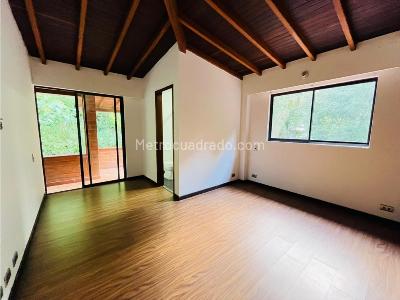 Casa de 4 alcobas en arriendo en Envigado, Medellín · foto 3 de 20