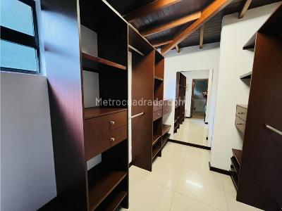 Casa de 4 alcobas en arriendo en Envigado, Medellín · foto 5 de 20