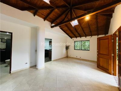 Casa de 4 alcobas en arriendo en Envigado, Medellín · foto 17 de 20