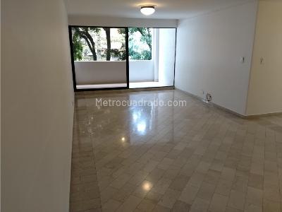 Apartamento de 3 alcobas en arriendo en El Poblado, Medellín, 134 m² · foto 2 de 17