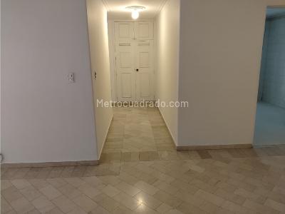 Apartamento de 3 alcobas en arriendo en El Poblado, Medellín, 134 m² · foto 3 de 17
