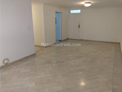 Apartamento de 3 alcobas en arriendo en El Poblado, Medellín, 134 m² · foto 4 de 17