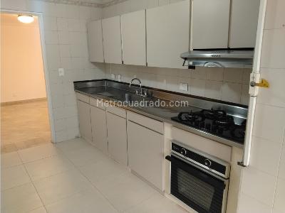 Apartamento de 3 alcobas en arriendo en El Poblado, Medellín, 134 m² · foto 8 de 17