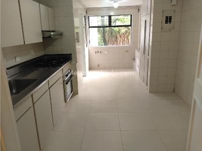 Apartamento de 3 alcobas en arriendo en El Poblado, Medellín, 134 m² · foto 9 de 17
