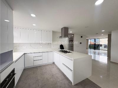 Apartamento de 5 alcobas en venta en Belen, Medellín, 300 m² · foto 5 de 20