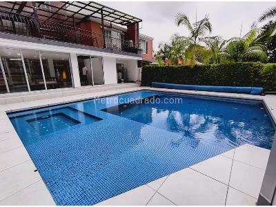 Casa de 4 alcobas en venta en El Poblado, Medellín, 700 m² · foto 2 de 20