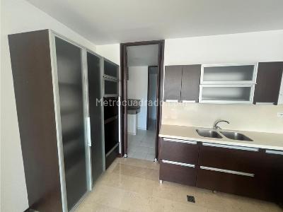 Apartamento de 3 alcobas en venta en Cerca De Ave Maria, Sabaneta, 121 m² · foto 9 de 20