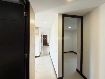 Apartamento de 3 alcobas en arriendo en Laureles, Medellín, 125 m² · foto 10 de 14