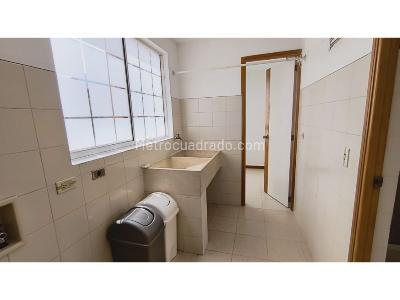 Apartamento de 3 alcobas en arriendo en Poblado Loma Campestre, Medellín, 140 m² · foto 11 de 13