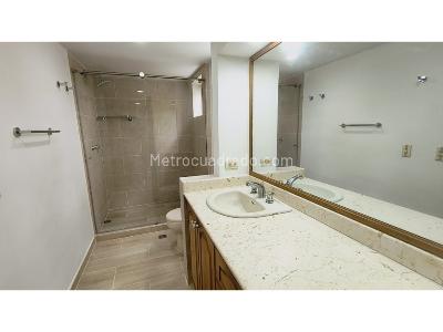Apartamento de 3 alcobas en arriendo en Poblado Loma Campestre, Medellín, 140 m² · foto 12 de 13