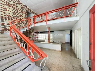 Casa de 5 alcobas en venta en Laureles, Medellín, 500 m² · foto 2 de 20