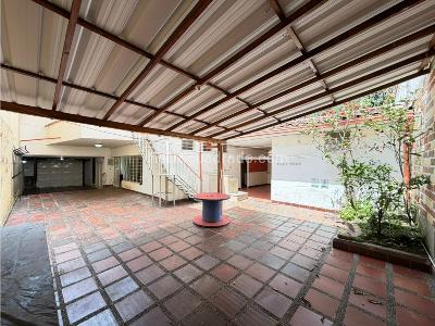 Casa de 5 alcobas en venta en Laureles, Medellín, 500 m² · foto 4 de 20