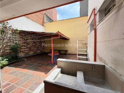 Casa de 5 alcobas en venta en Laureles, Medellín, 500 m² · foto 7 de 20