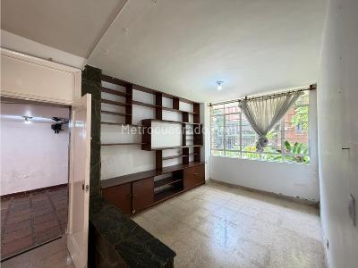 Casa de 5 alcobas en venta en Laureles, Medellín, 500 m² · foto 18 de 20
