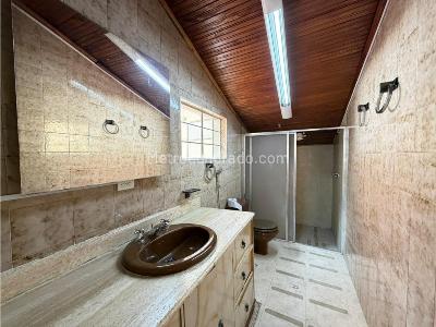 Casa de 5 alcobas en venta en Laureles, Medellín, 500 m² · foto 20 de 20