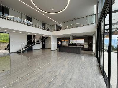 Casa de 5 alcobas en venta en El Poblado, Medellín, 775 m² · foto 3 de 20