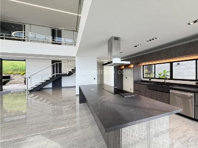 Casa de 5 alcobas en venta en El Poblado, Medellín, 775 m² · foto 4 de 20