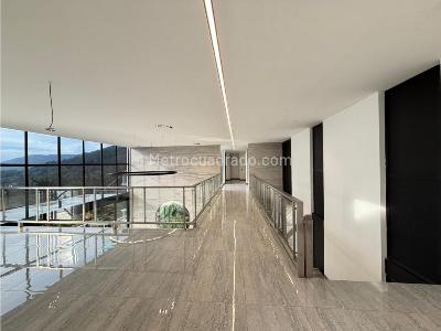 Casa de 5 alcobas en venta en El Poblado, Medellín, 775 m² · foto 11 de 20