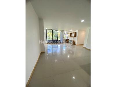 Apartamento de 3 alcobas en arriendo en Poblado Loma El Encierro, Medellín, 80 m² · foto 1 de 18