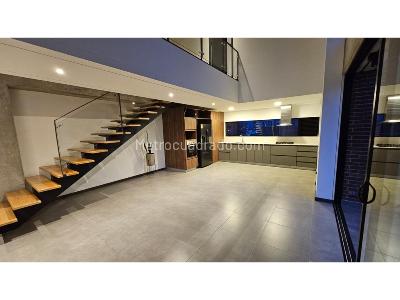 Apartamento de 3 alcobas en arriendo en El Poblado, Medellín, 178 m² · foto 3 de 20