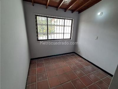 Casa de 4 alcobas en venta en El Velodromo, Medellín, 356 m² · foto 4 de 20