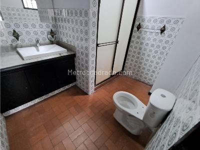 Casa de 4 alcobas en venta en El Velodromo, Medellín, 356 m² · foto 5 de 20