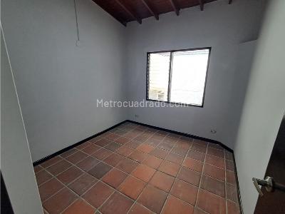 Casa de 4 alcobas en venta en El Velodromo, Medellín, 356 m² · foto 7 de 20