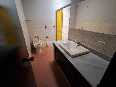 Casa de 4 alcobas en venta en El Velodromo, Medellín, 356 m² · foto 8 de 20