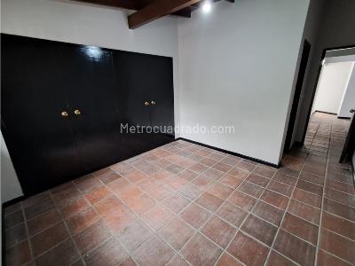 Casa de 4 alcobas en venta en El Velodromo, Medellín, 356 m² · foto 11 de 20