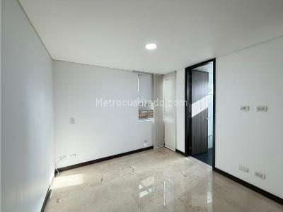 Apartamento de 4 alcobas en arriendo en El Poblado Castropol, Medellín, 152 m² · foto 7 de 20