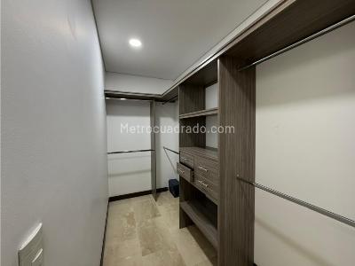 Apartamento de 4 alcobas en arriendo en El Poblado Castropol, Medellín, 152 m² · foto 10 de 20
