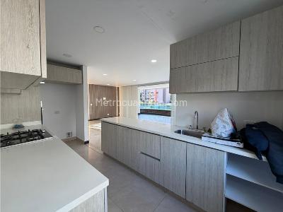 Apartamento de 4 alcobas en arriendo en El Poblado Castropol, Medellín, 152 m² · foto 14 de 20