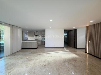Apartamento de 4 alcobas en arriendo en El Poblado Castropol, Medellín, 152 m² · foto 17 de 20