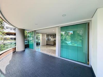 Apartamento de 4 alcobas en arriendo en El Poblado Castropol, Medellín, 152 m² · foto 18 de 20