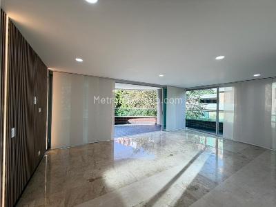 Apartamento de 4 alcobas en arriendo en El Poblado Castropol, Medellín, 152 m² · foto 19 de 20