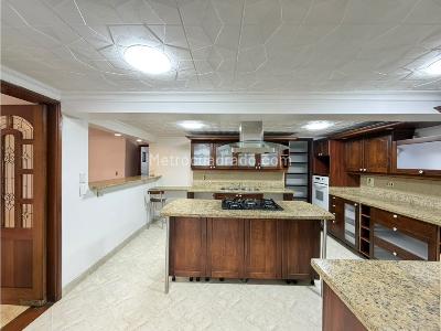 Casa de 5 alcobas en venta en Poblado Loma Los Balsos, Medellín, 280 m² · foto 4 de 20