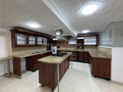 Casa de 5 alcobas en venta en Poblado Loma Los Balsos, Medellín, 280 m² · foto 7 de 20
