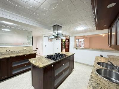Casa de 5 alcobas en venta en Poblado Loma Los Balsos, Medellín, 280 m² · foto 8 de 20